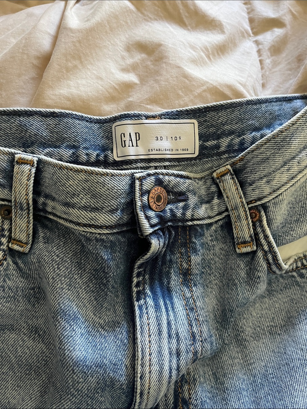 GAP Women’s Barrel Jeans - Picture 2 of 2